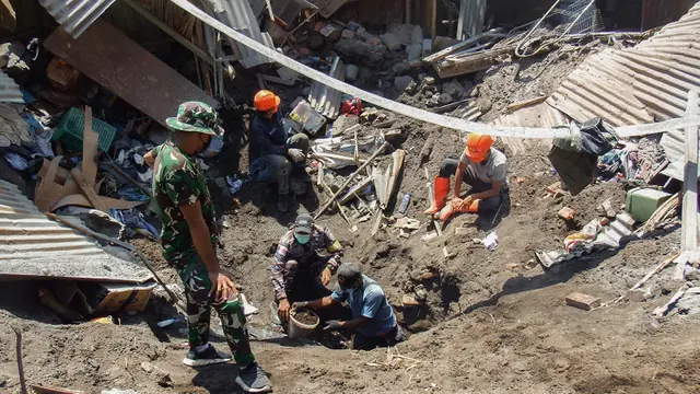 Sekeluarga Korban Erupsi Gunung Lewotobi Dikebumikan, Netizen Banjir Doa